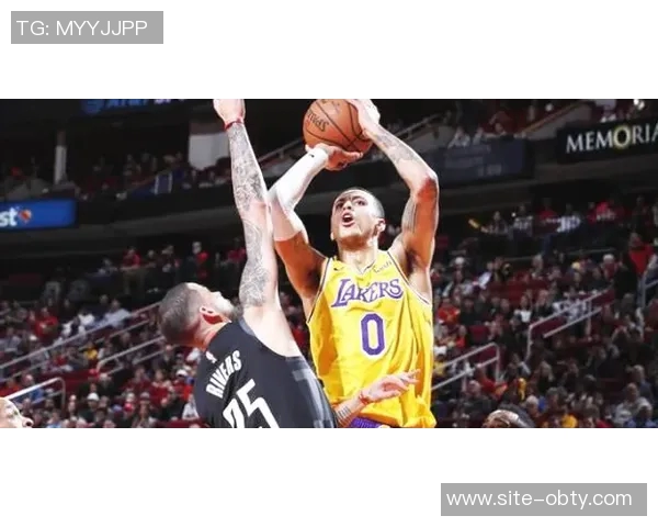 拉拉维亚谈球队角色调整东詹回归后我专注于创造空间 拉拉维亚谈球队角色调整东詹回归后我专注于创造空间