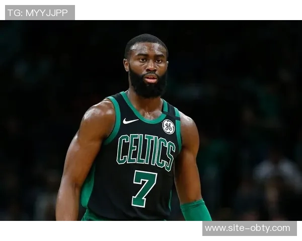 杰伦布朗:全力以赴展现自我同时激励身边队友共同进步 杰伦布朗:全力以赴展现自我同时激励身边队友共同进步