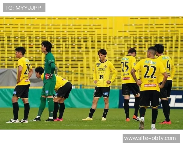 广岛三箭在J联赛杯决赛中以3-1战胜柏太阳神夺得队史第二冠吸引62466人观战 广岛三箭在J联赛杯决赛中以3-1战胜柏太阳神夺得队史第二冠吸引62466人观战