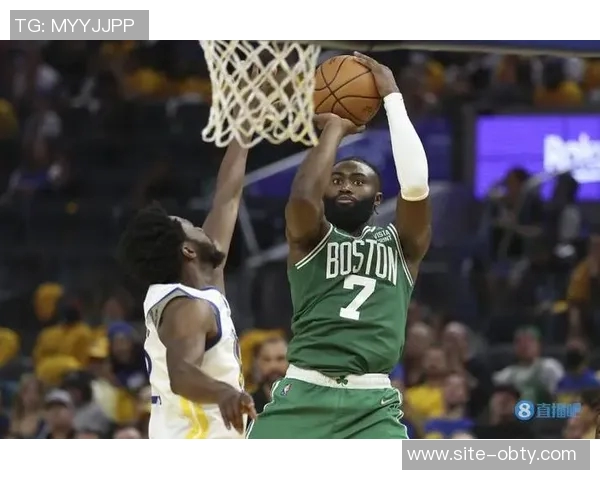 杰伦布朗首节表现起伏明显5投仅1中却抢下7篮板助攻2次失误3次 杰伦布朗首节表现起伏明显5投仅1中却抢下7篮板助攻2次失误3次